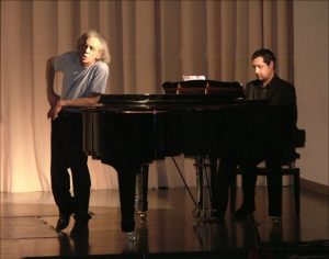 Sete Desencantos acompanhado ao piano por Paulo Neto
